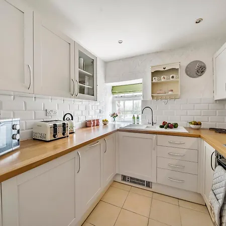 Live The Coastal Cottage Dream In Dorset Aonb Weymouth Exterior foto