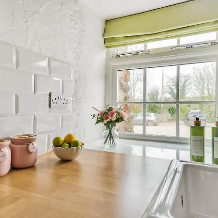 Live The Coastal Cottage Dream In Dorset Aonb Weymouth Exterior foto
