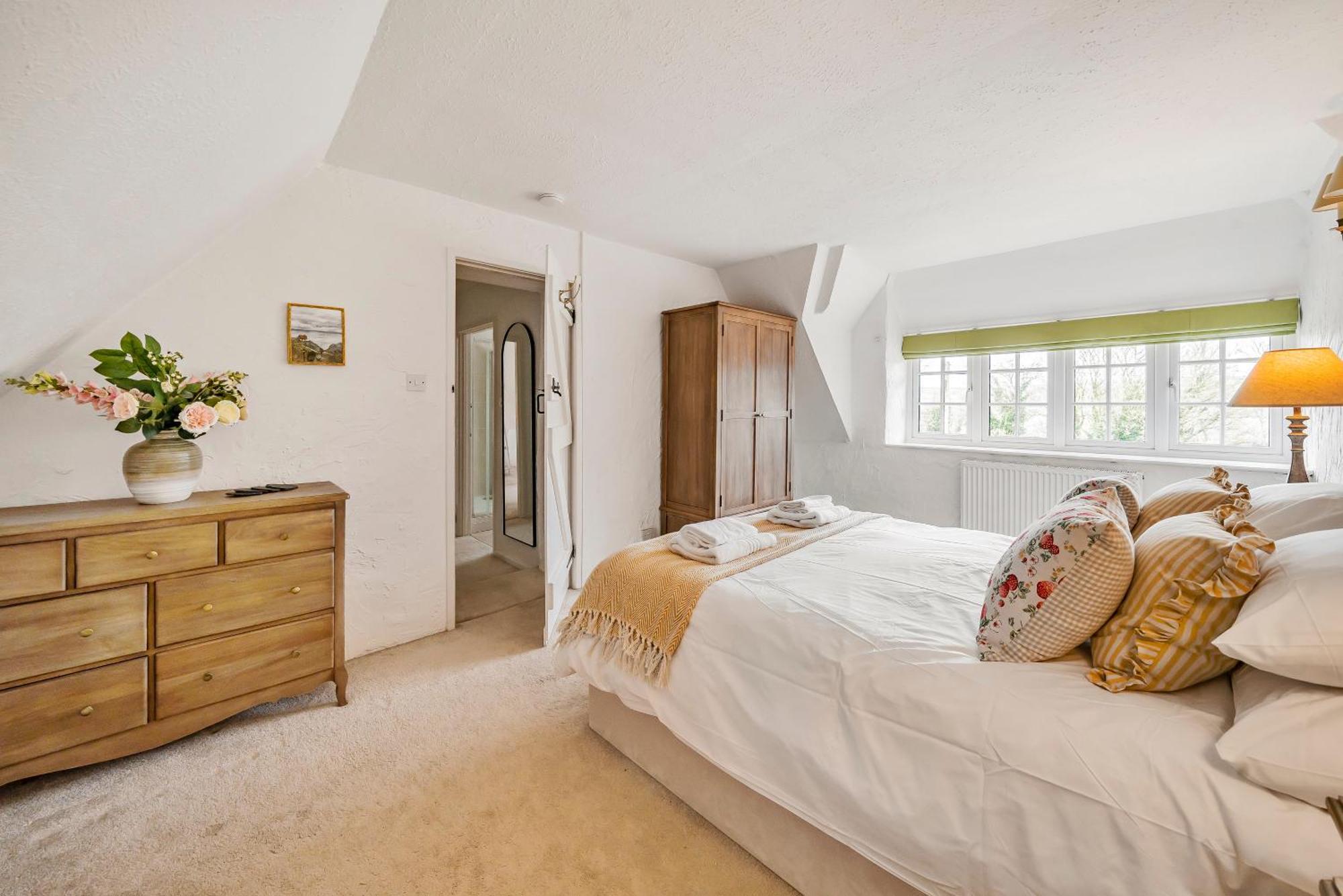 Live The Coastal Dream In Dorset Aonb Weymouth