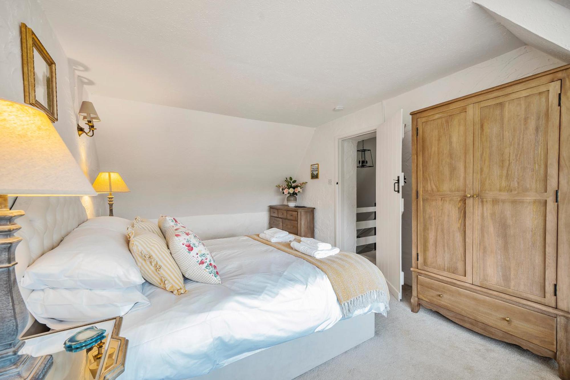 Live The Coastal Dream In Dorset Aonb Weymouth